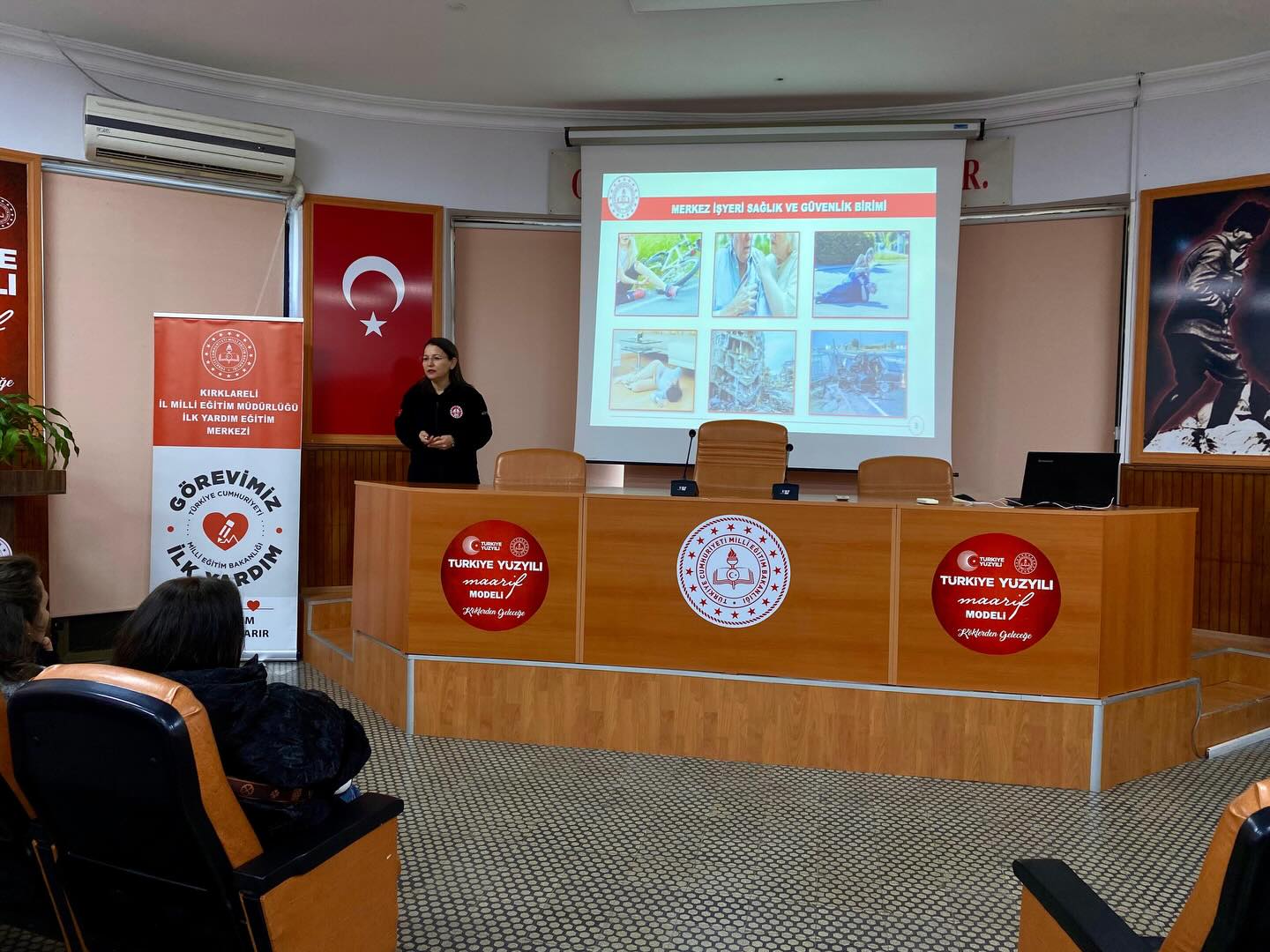 587799228 18080936648141432 3298043303084839867 N