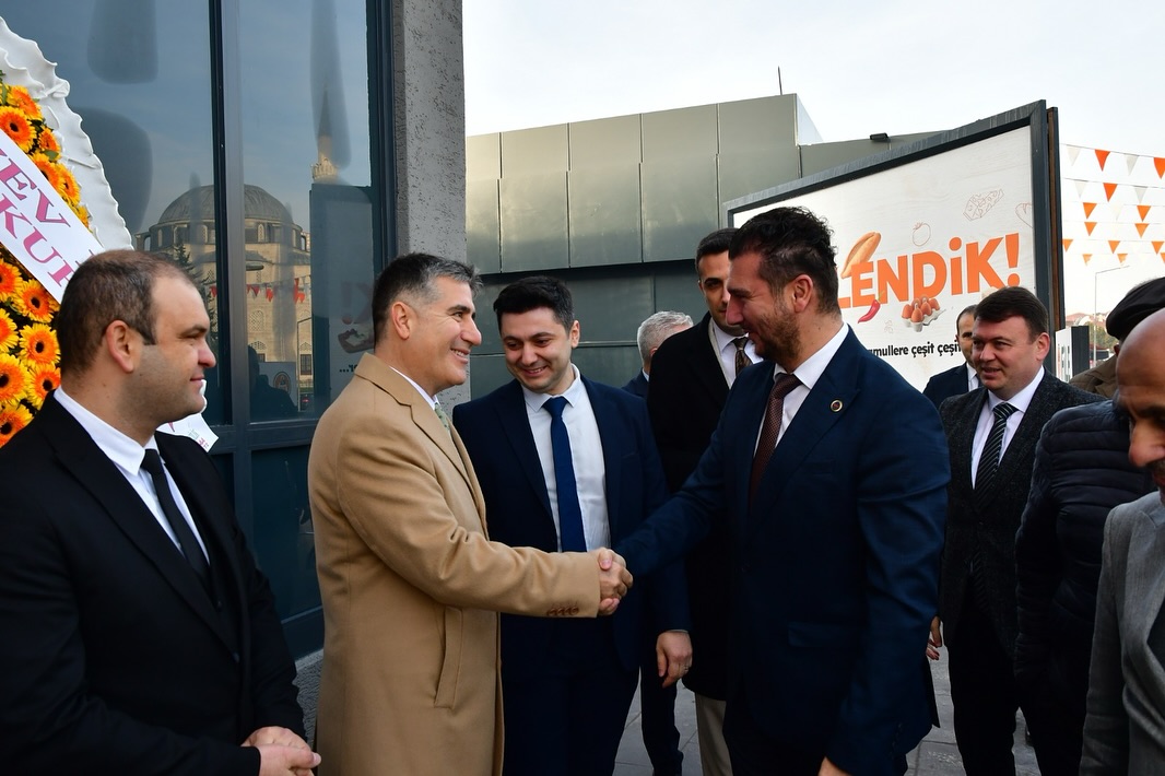 588423690 17936228112109197 8866844151428423984 N