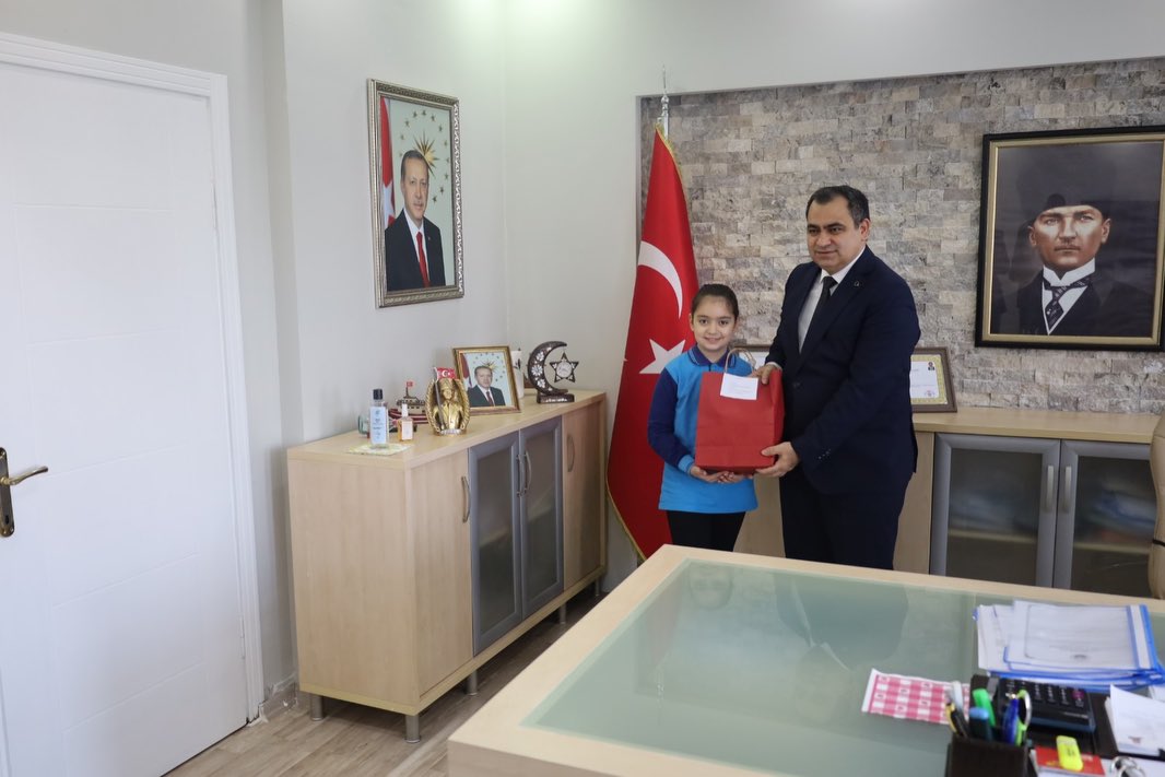 597963276 18121533022548697 2487455755131816473 N