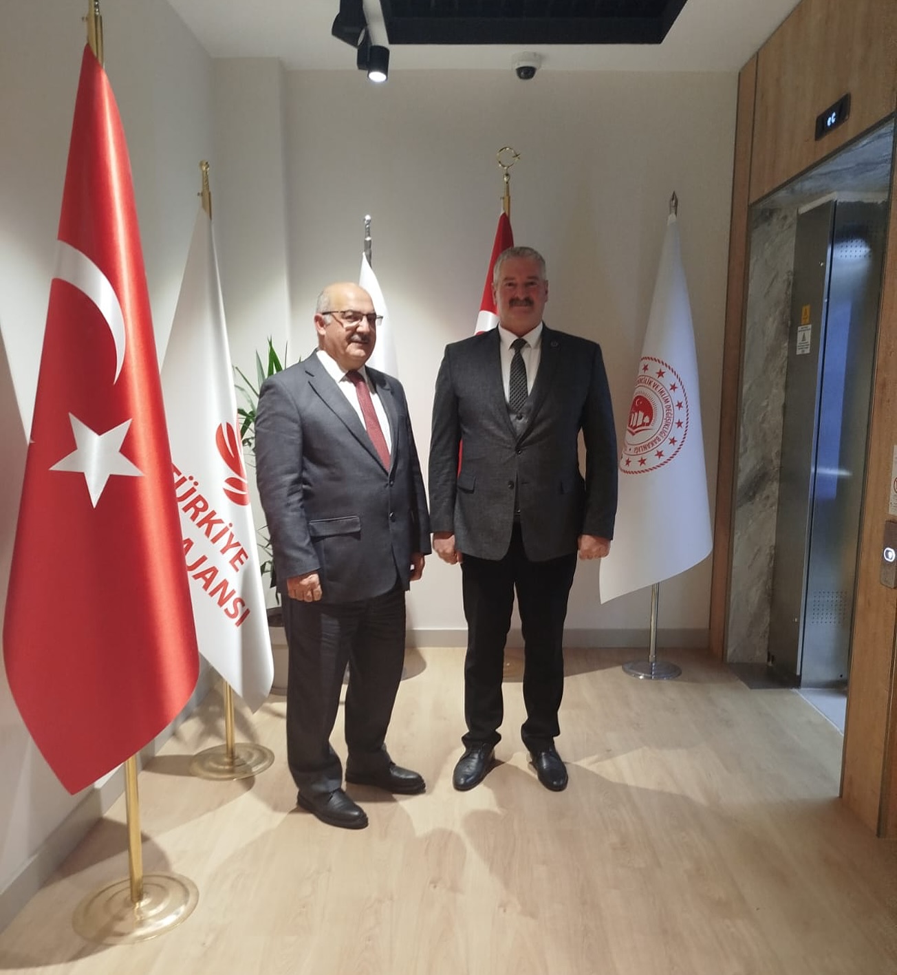 598599039 18508844356069775 6658202836787377794 N