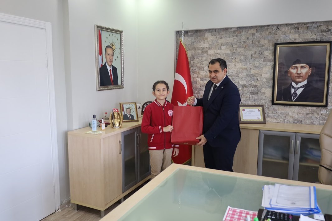 598758600 18121533004548697 21921063697789588 N