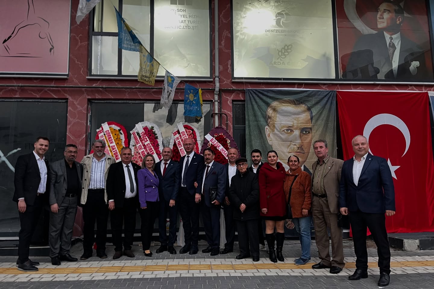 599566234 18049551767680524 7929341028551514244 N