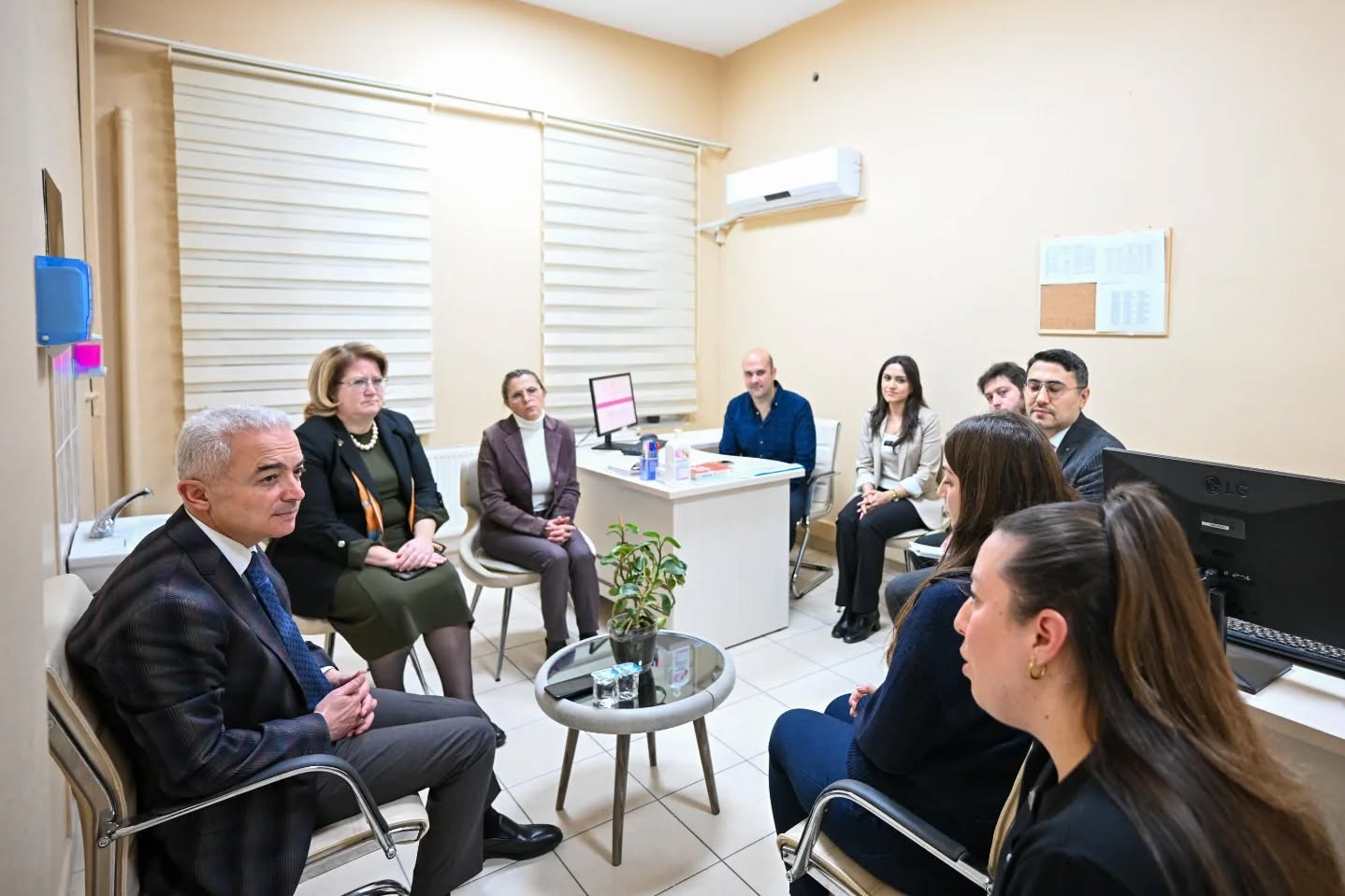 604305454 18184414996357661 7838555418757929397 N