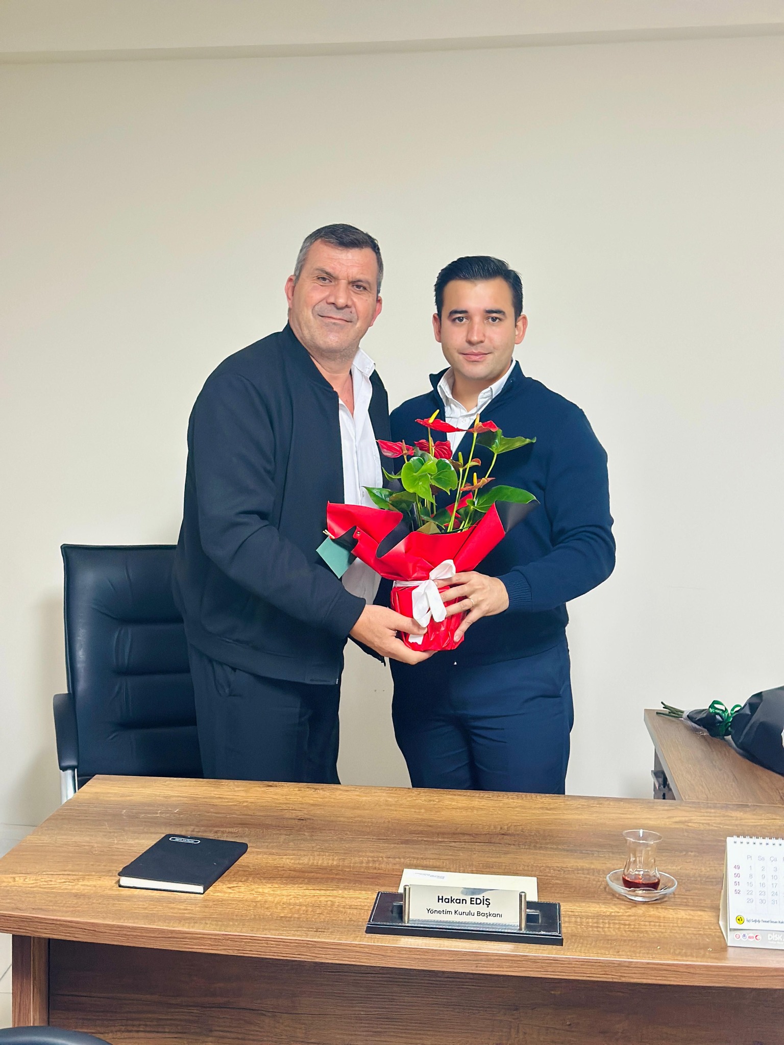 604573996 4314008752208876 3664655888233364275 N