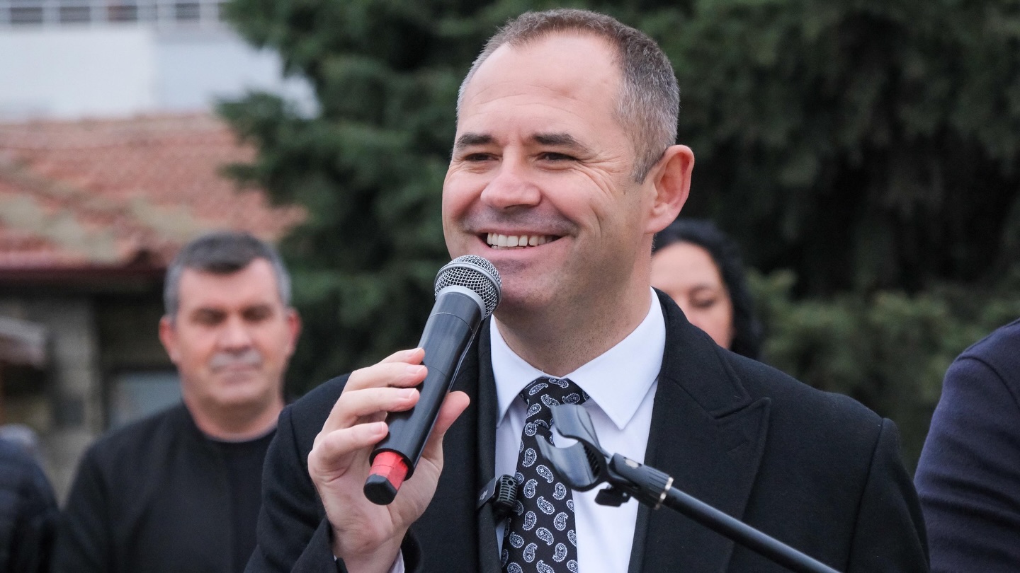 609176499 18547661386020172 4719205433920299769 N