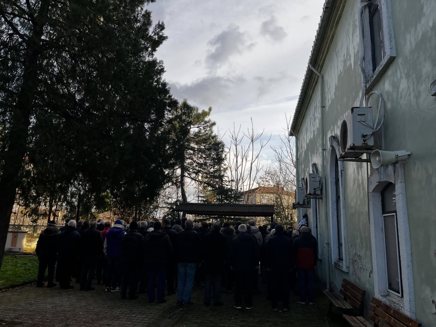 609690833 18051361838680524 2533791641831976400 N