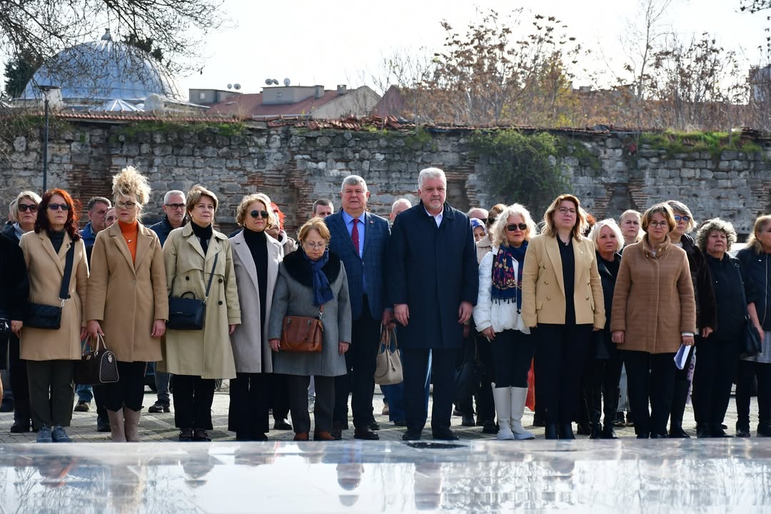 Belediye Başkanımız Dr. Murat Gerenli Ve Belediye Başkan Yardımcımız Derya Aktan, Türk Kadınına (1)