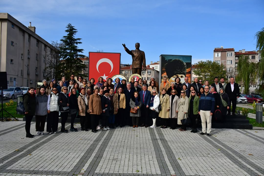 Belediye Başkanımız Dr. Murat Gerenli Ve Belediye Başkan Yardımcımız Derya Aktan, Türk Kadınına