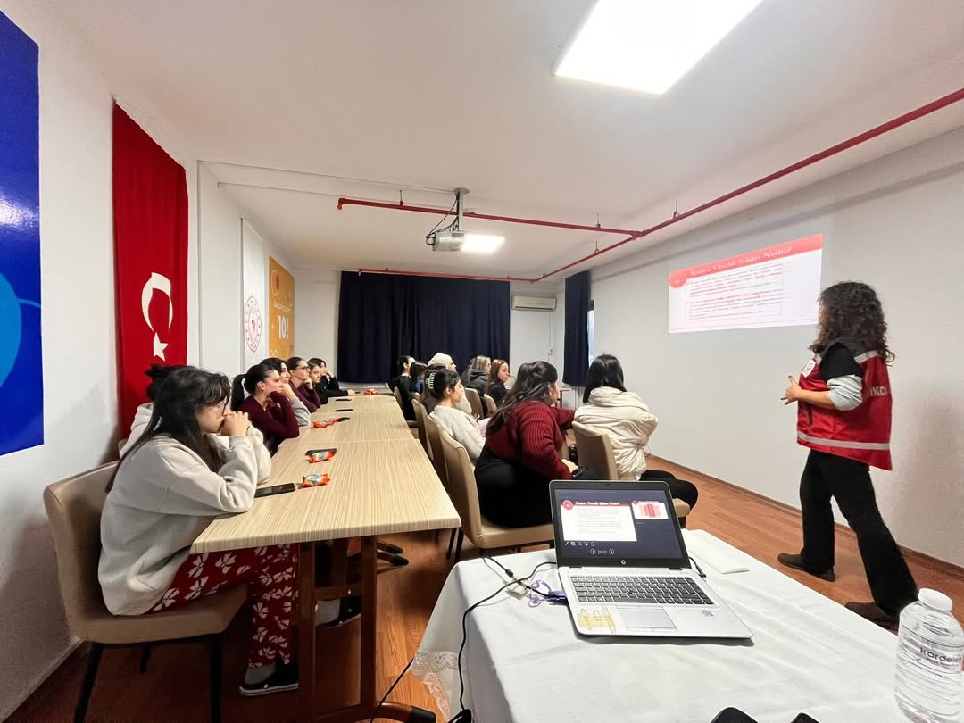 📍Lüleburgaz Kız Yurdukadına Yönelik Şiddetle Mücadele Kapsamında Öğrencilerimize Bilgilendiric (1)