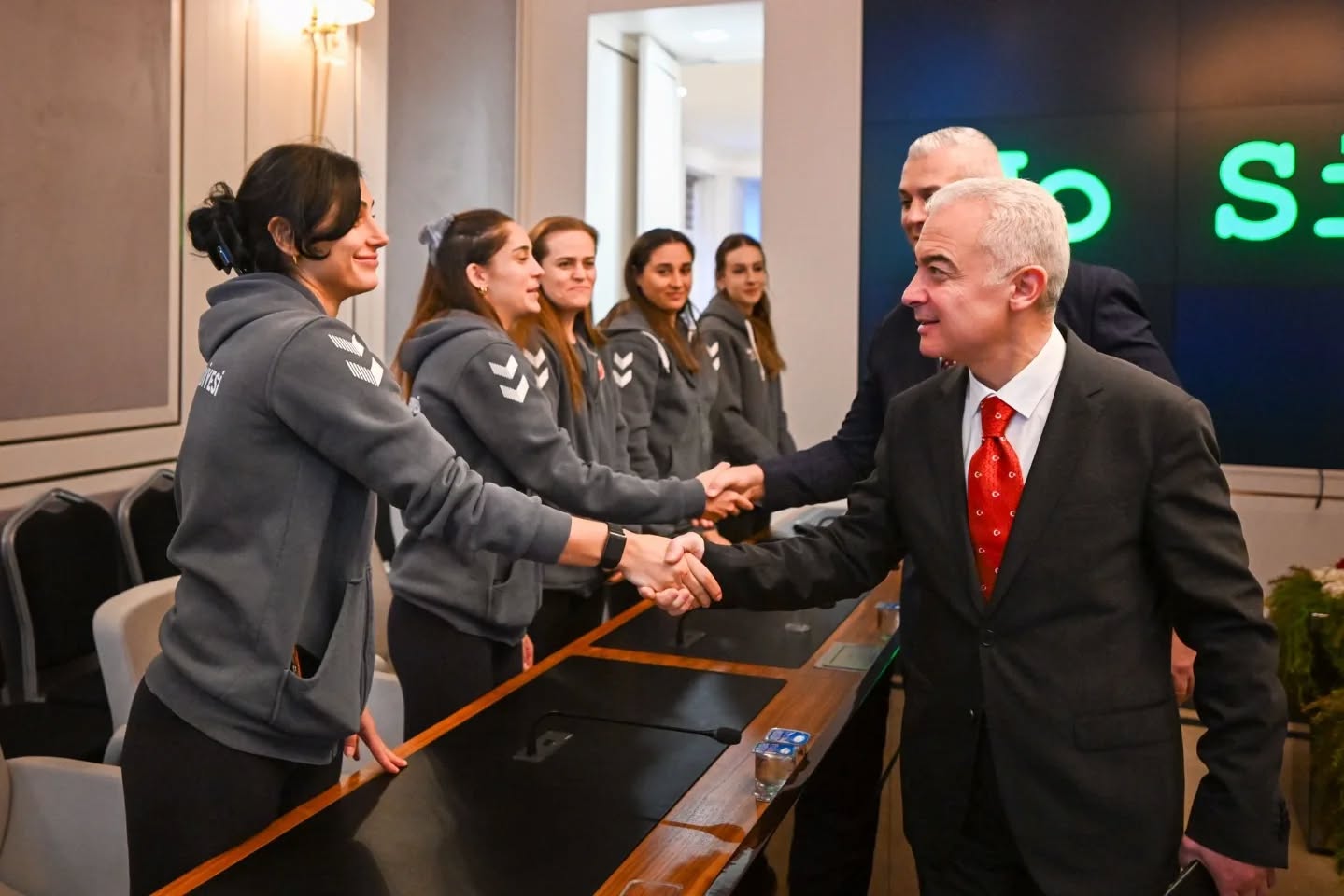 610659933 18185395816357661 3269834139280694077 N