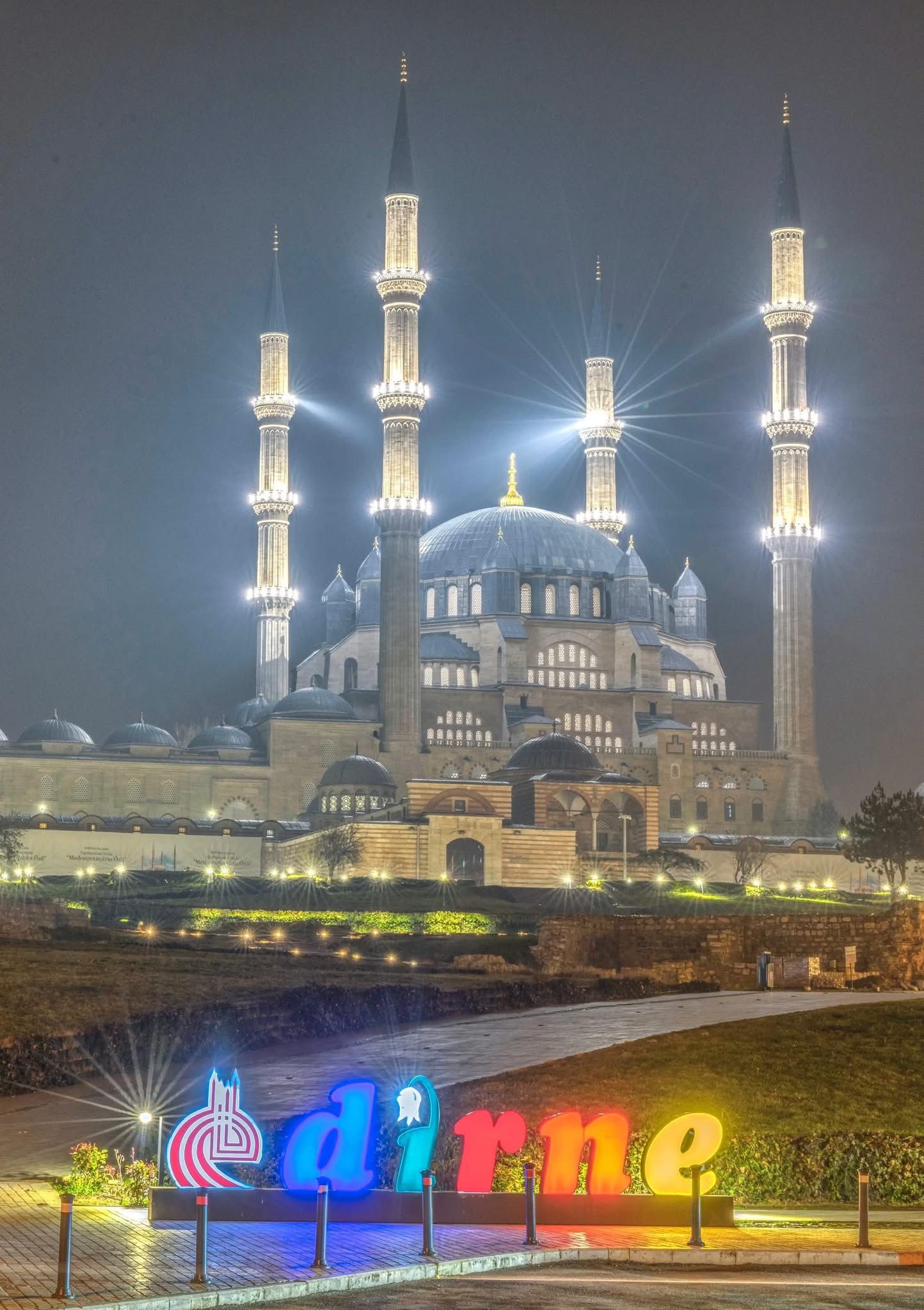 724B8251 3D37 4734 9284 932B16Cff97A