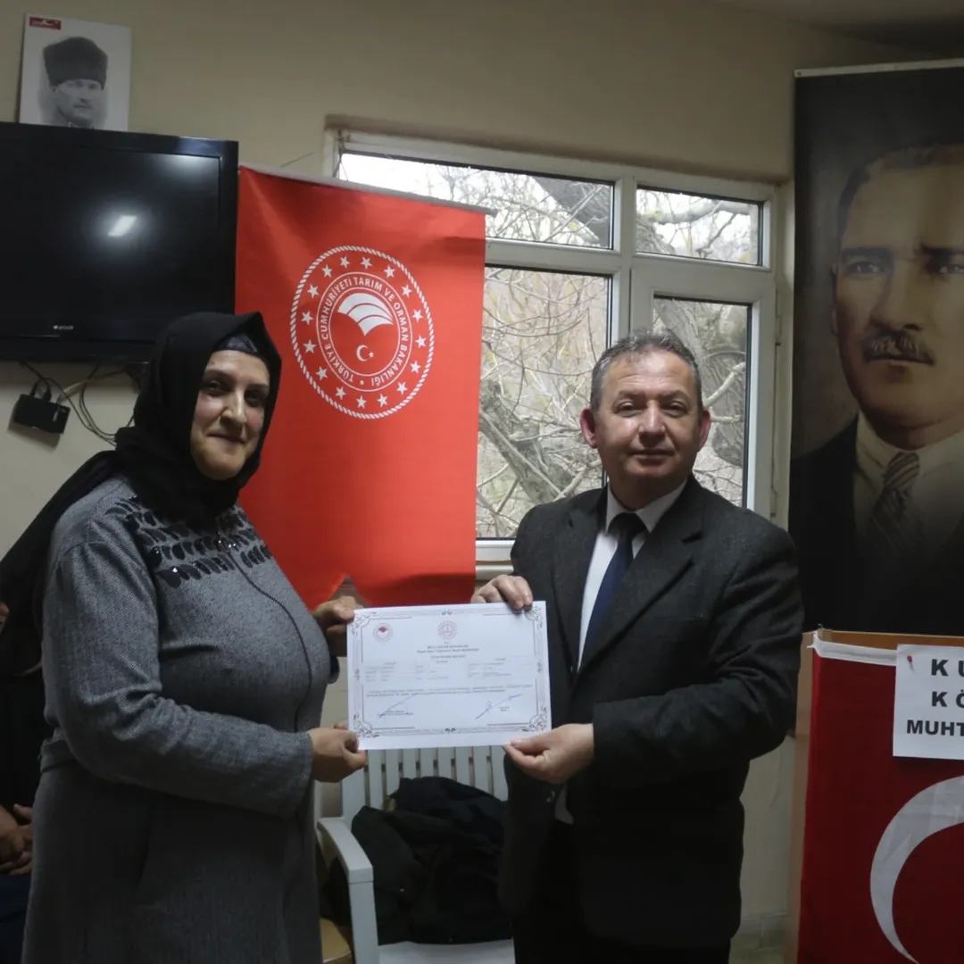 Büyük Bir Özveriyle Süreci Tamamlayan Kursiyerlerimiz, Sertifikalarını İl Müdürümüz Sayın Gökha (14)
