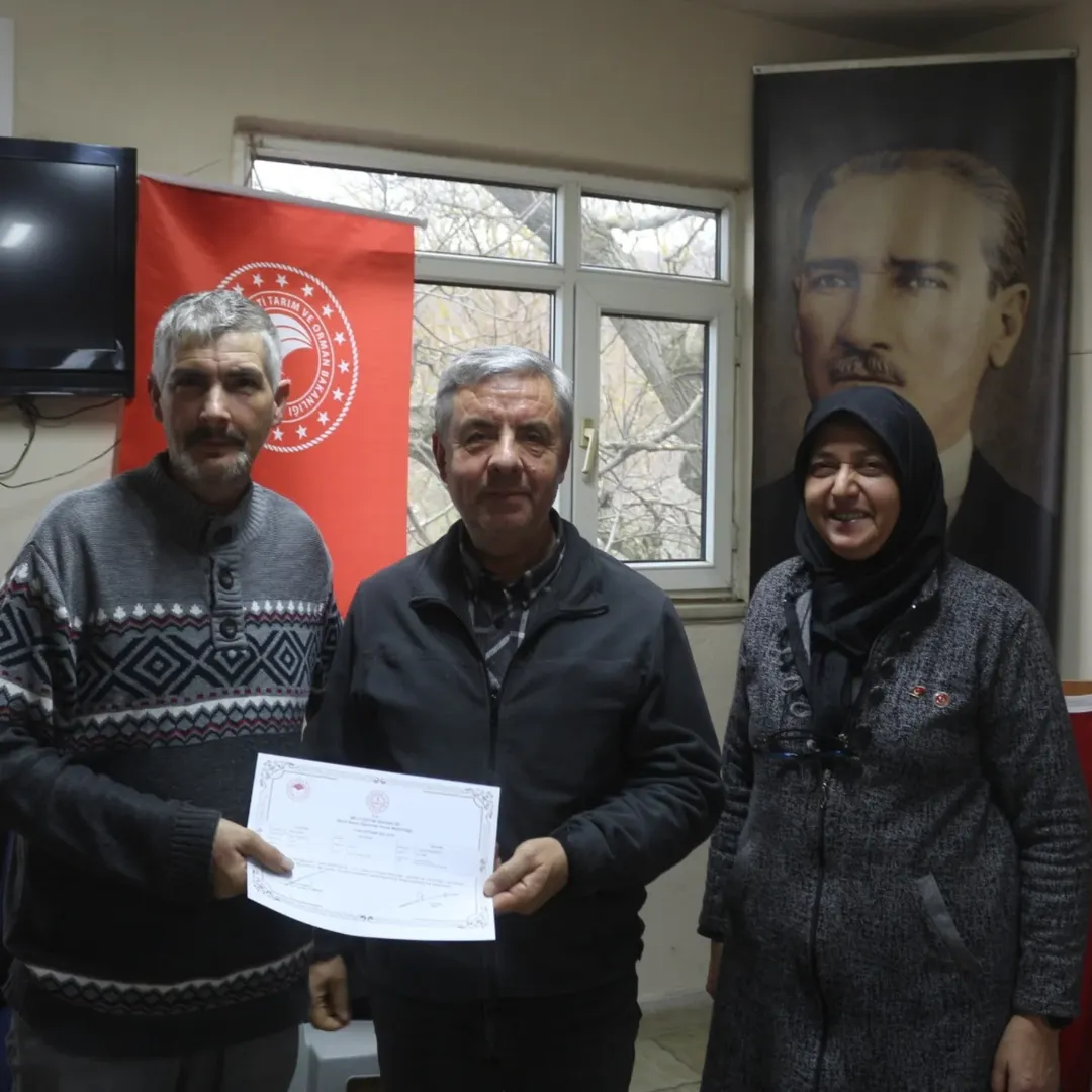 Büyük Bir Özveriyle Süreci Tamamlayan Kursiyerlerimiz, Sertifikalarını İl Müdürümüz Sayın Gökha (3)