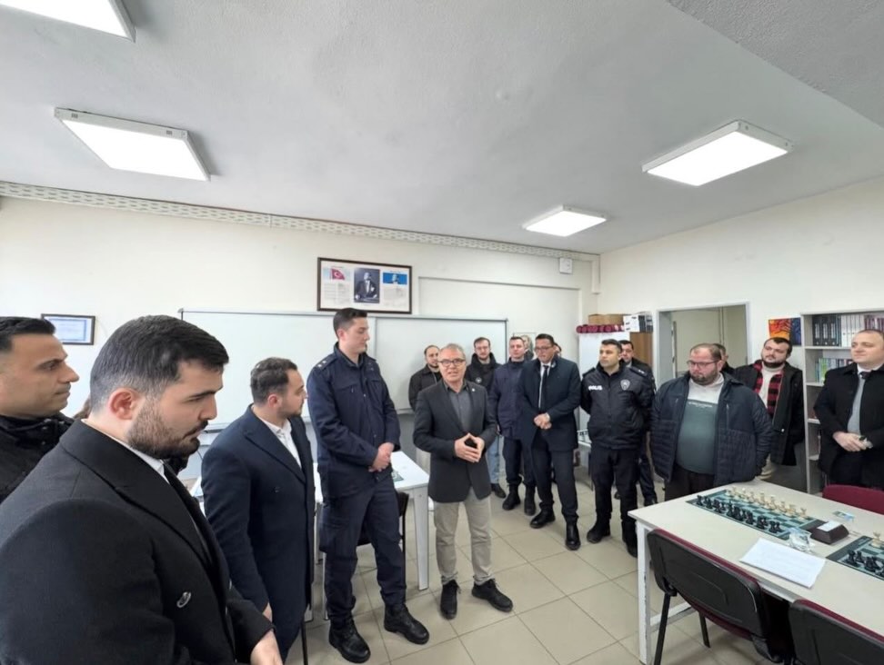 Pehlivanköy’de Kamu Ve Esnaflar Arası Satranç Turnuvası Başladıpehlivanköy’de Düzenlenen Kamu Ve (2)