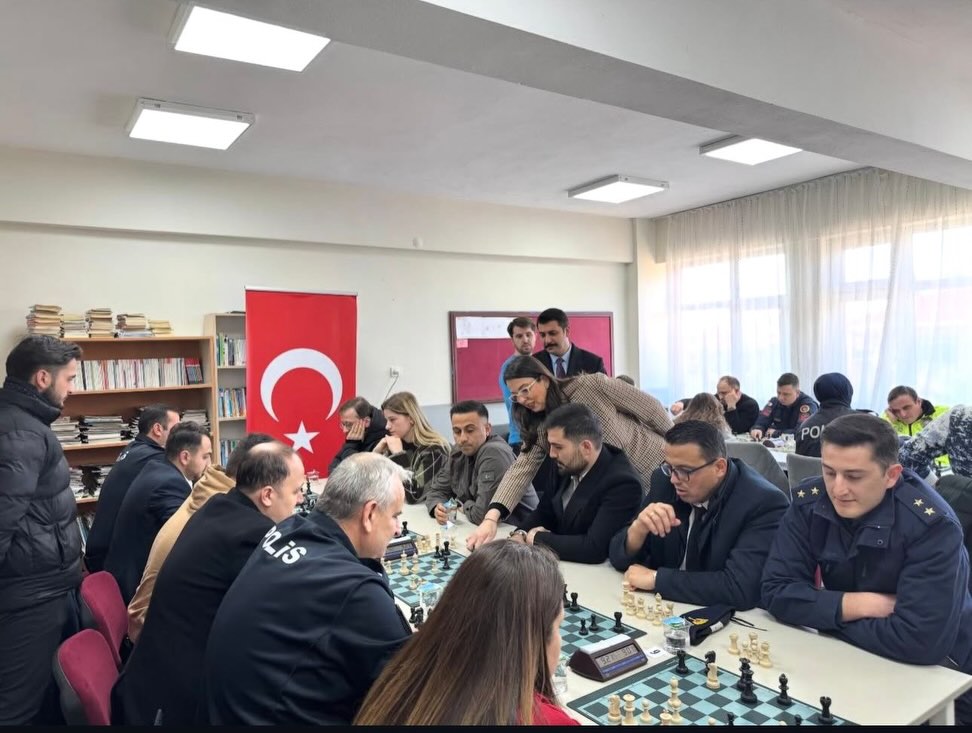 Pehlivanköy’de Kamu Ve Esnaflar Arası Satranç Turnuvası Başladıpehlivanköy’de Düzenlenen Kamu Ve (3)