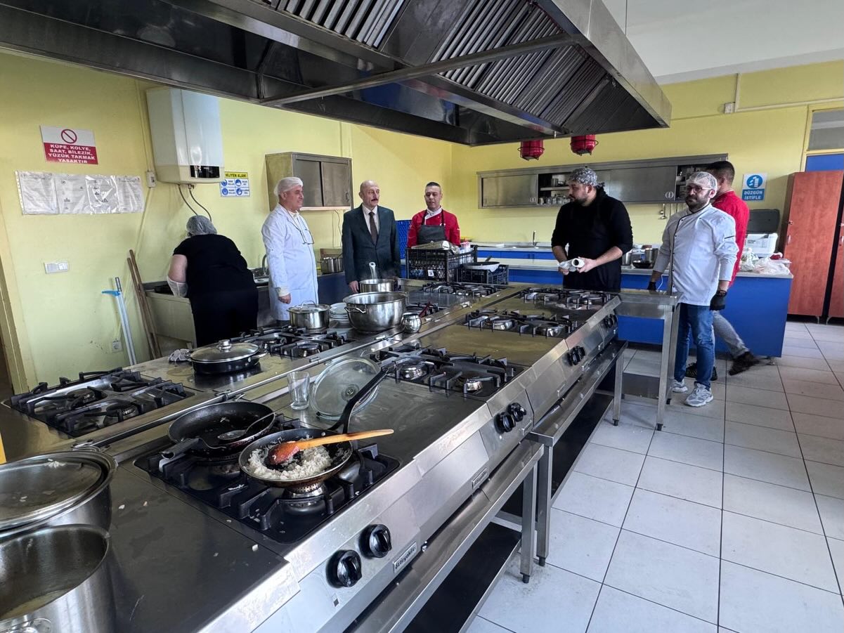 629077185 18086145305141432 7888356766781087528 N