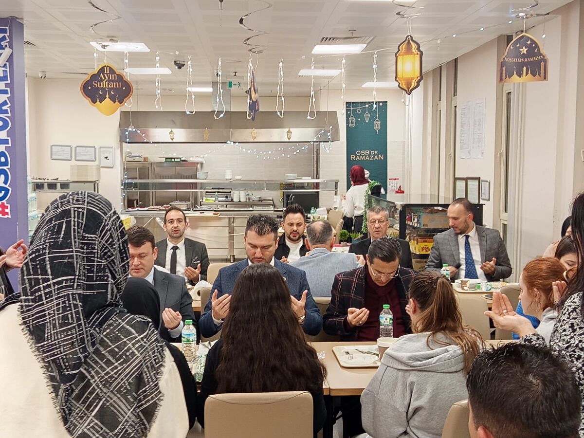 640393524 17949756552109197 9019088164794343340 N