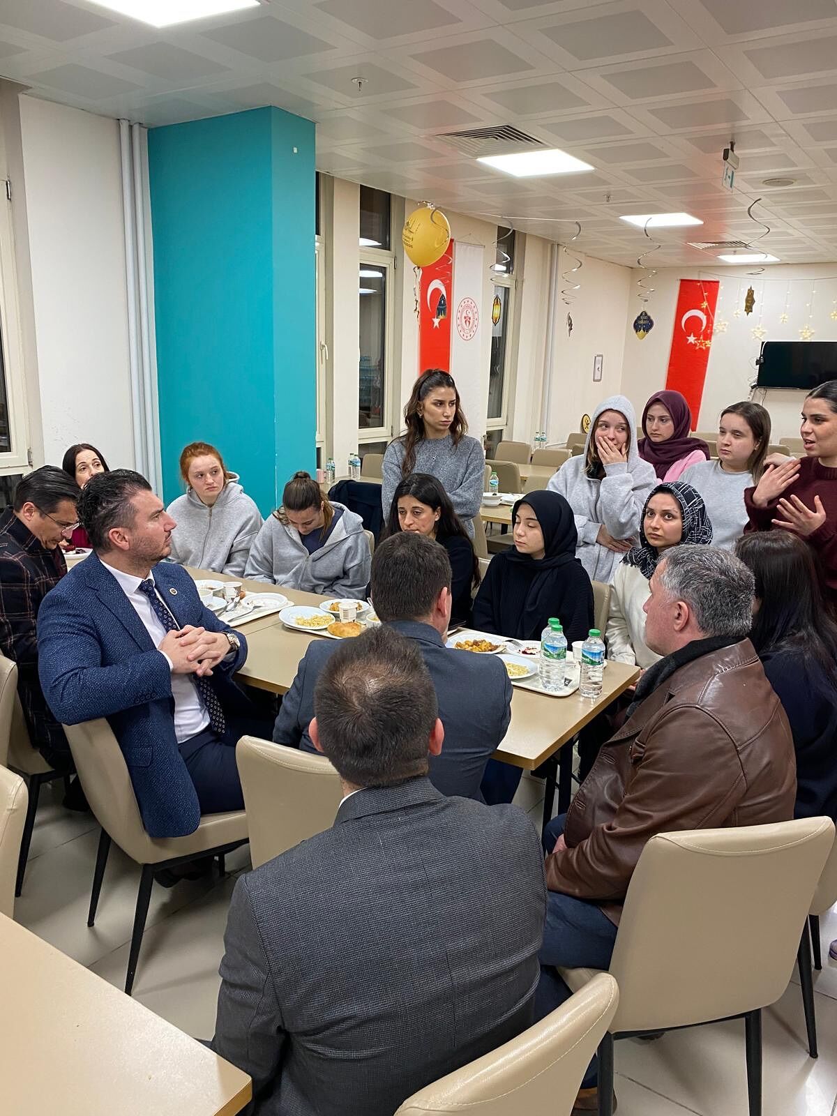 641215976 17949756642109197 8160731989135453922 N