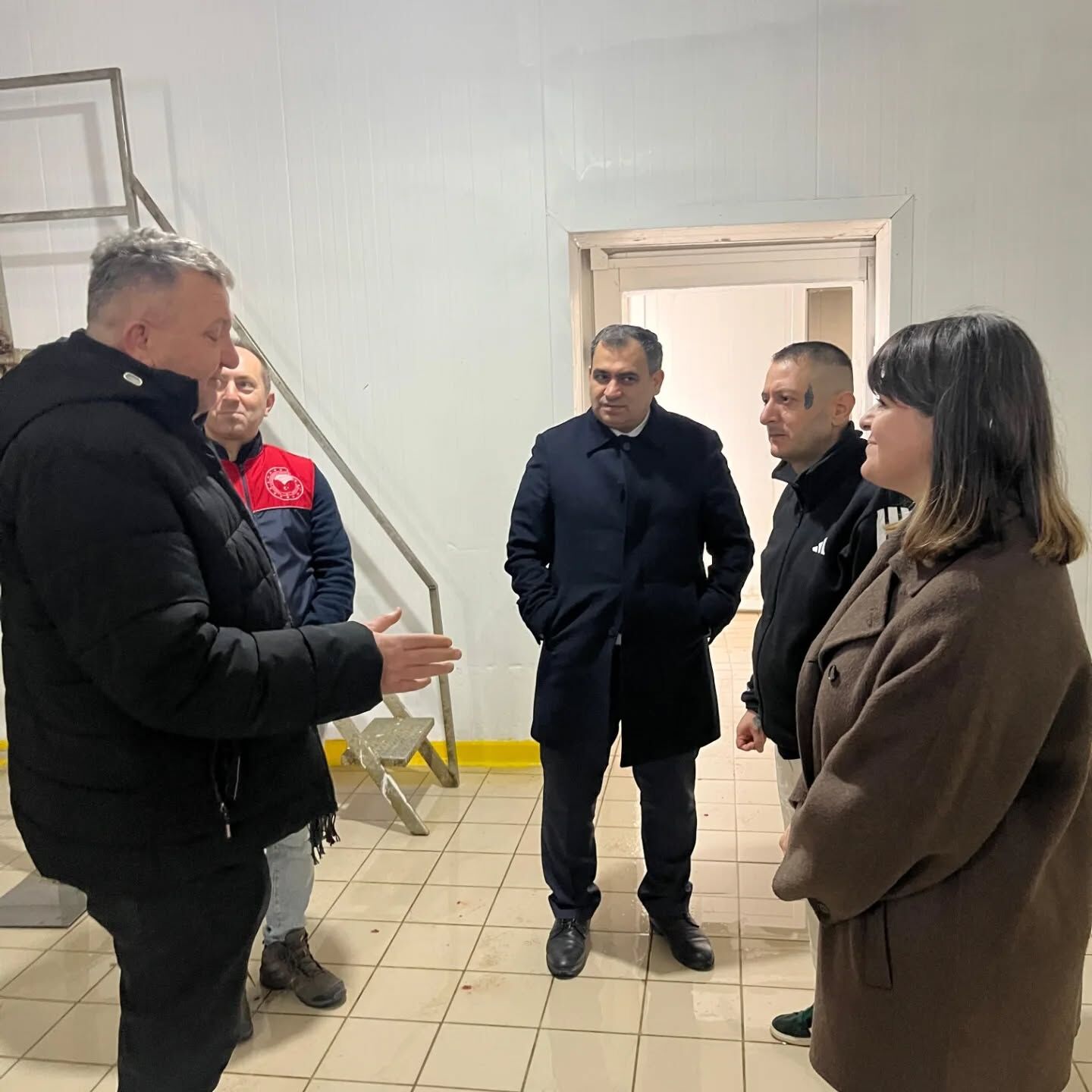 641641509 18128538667548697 6064007834910012383 N