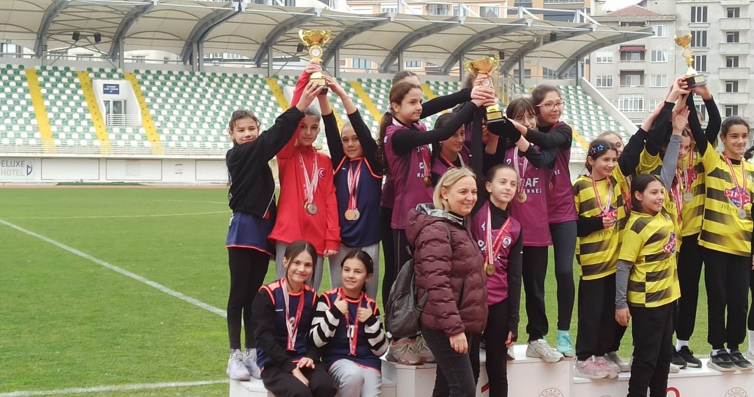 Bugün Tamamlanan Küçükler Puanlı Atletizm İl Birinciliği Müsabakalarında Ilçemizi Başarıyla Tems (2)
