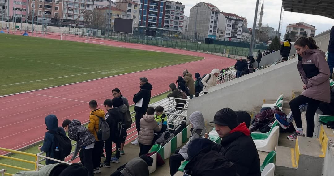 Bugün Tamamlanan Küçükler Puanlı Atletizm İl Birinciliği Müsabakalarında Ilçemizi Başarıyla Tems (5)