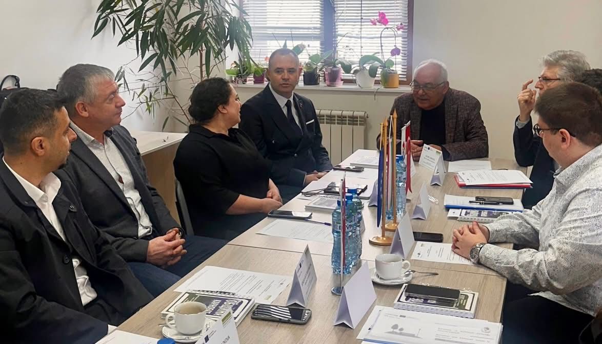 C8269A0B 32D7 4997 A7E9 Fdf99B42D9Eb