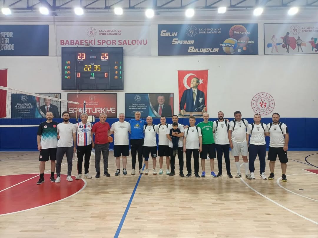 🏐 Pavli̇’ni̇n Efeleri̇ İlk Maçina Çikti! 🏐Pehlivanköy’de Ilk Defa Kurduğumuz Pavli’nin Efeleri Ve (3)