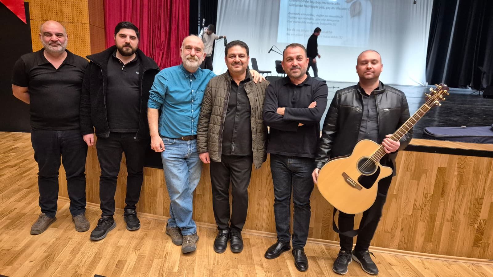 12232518 2Def 4471 B21A 3Dd964B33272