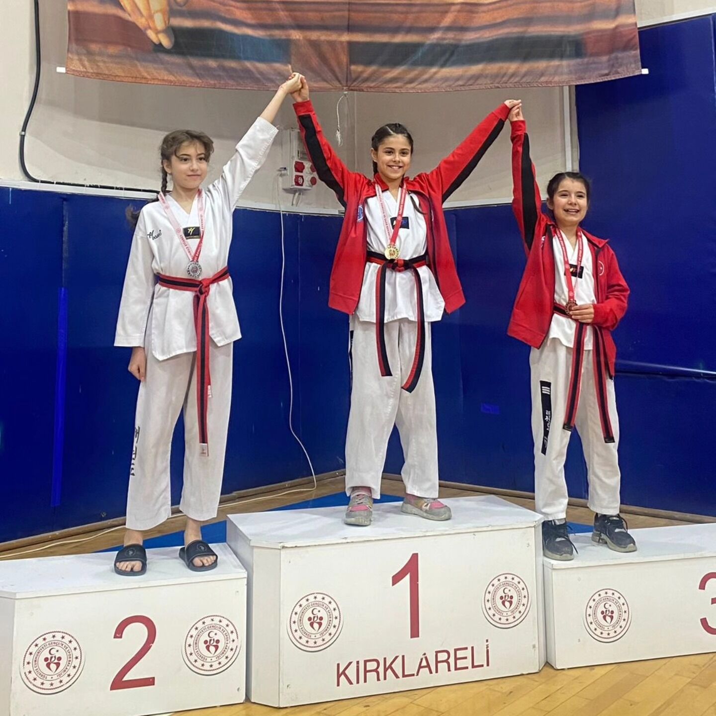 645884453 26289272964036638 6094973677463738293 N