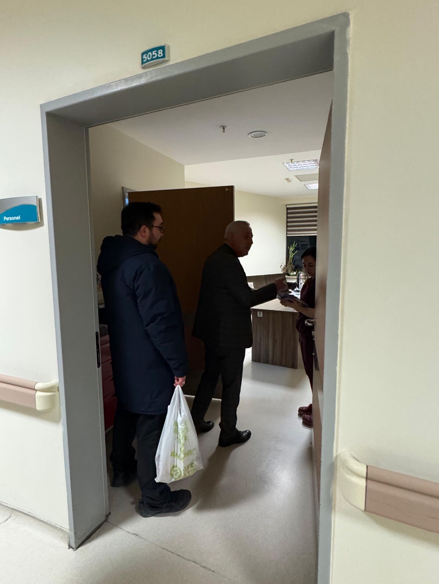 645912881 17956795074074906 8379570719652174135 N