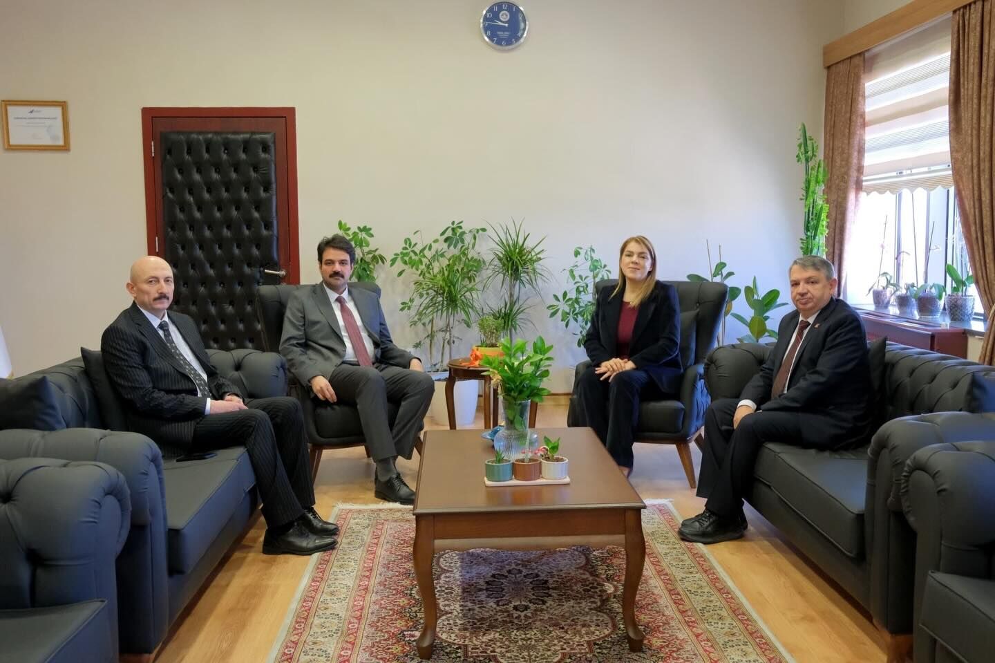 651874679 18089285114141432 9203494246750363128 N