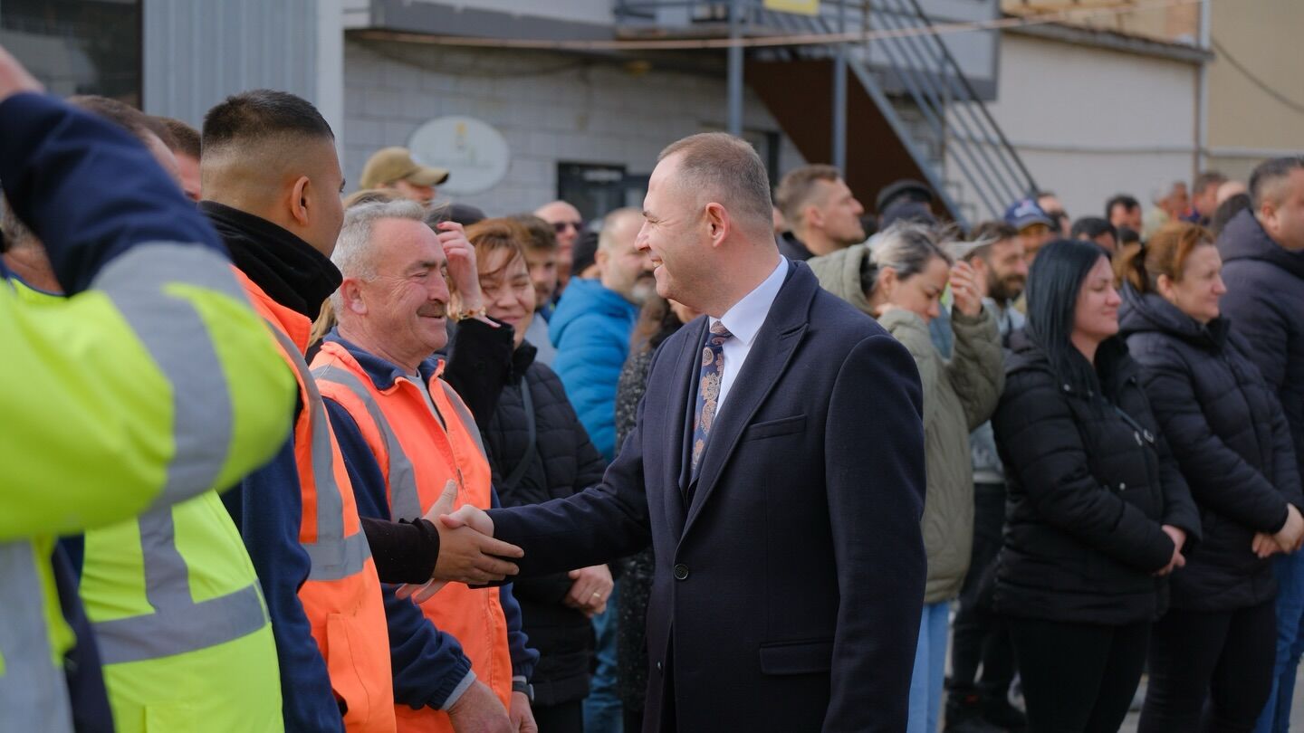 654645178 18569762569020172 2146852014855234194 N