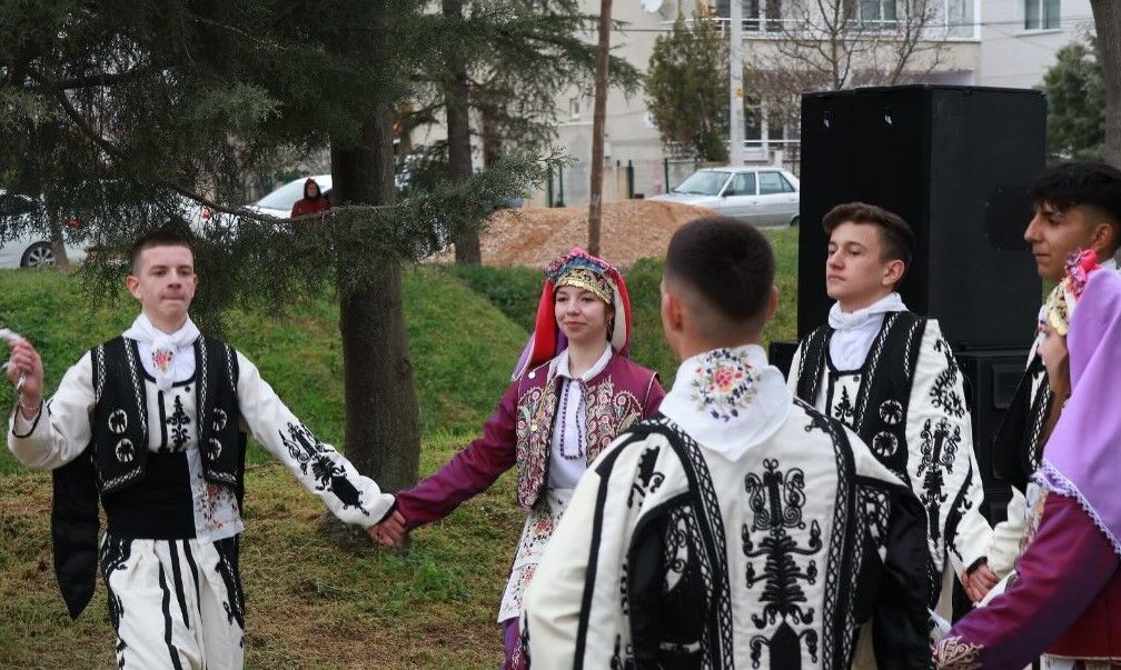 656384909 17956457880109197 6481984783330096236 N