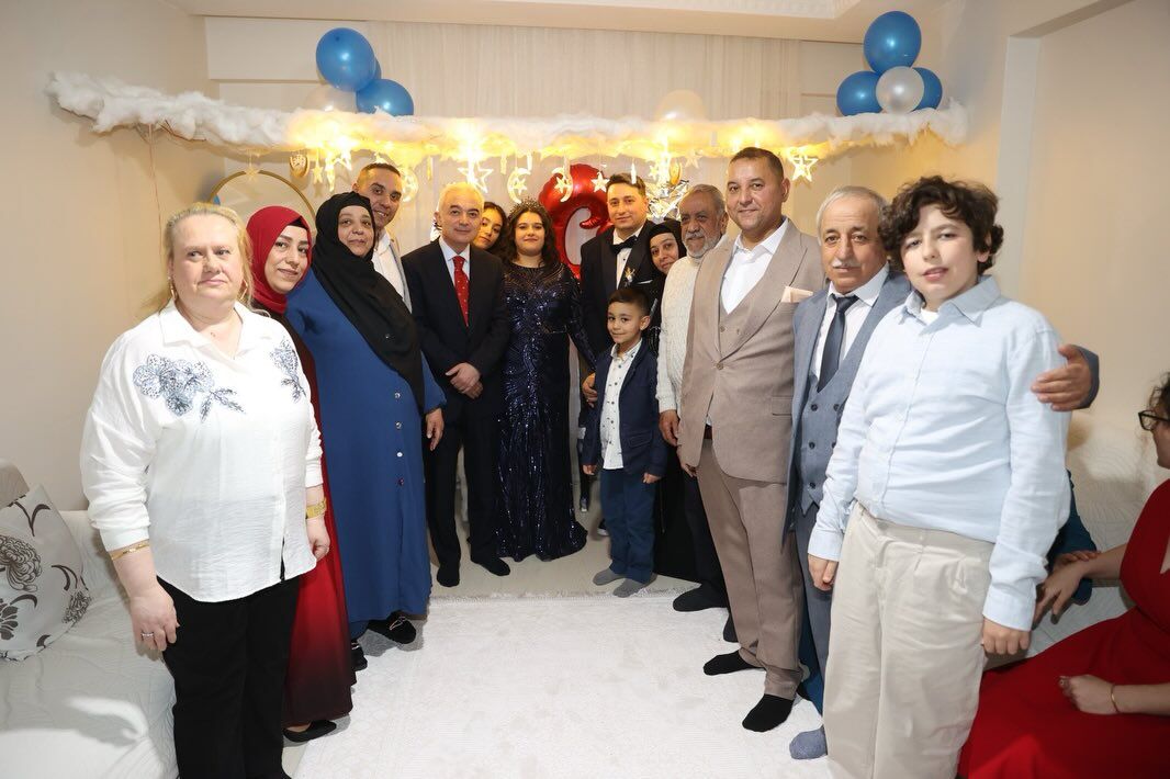 656828100 18193962493357661 6833814856562930305 N