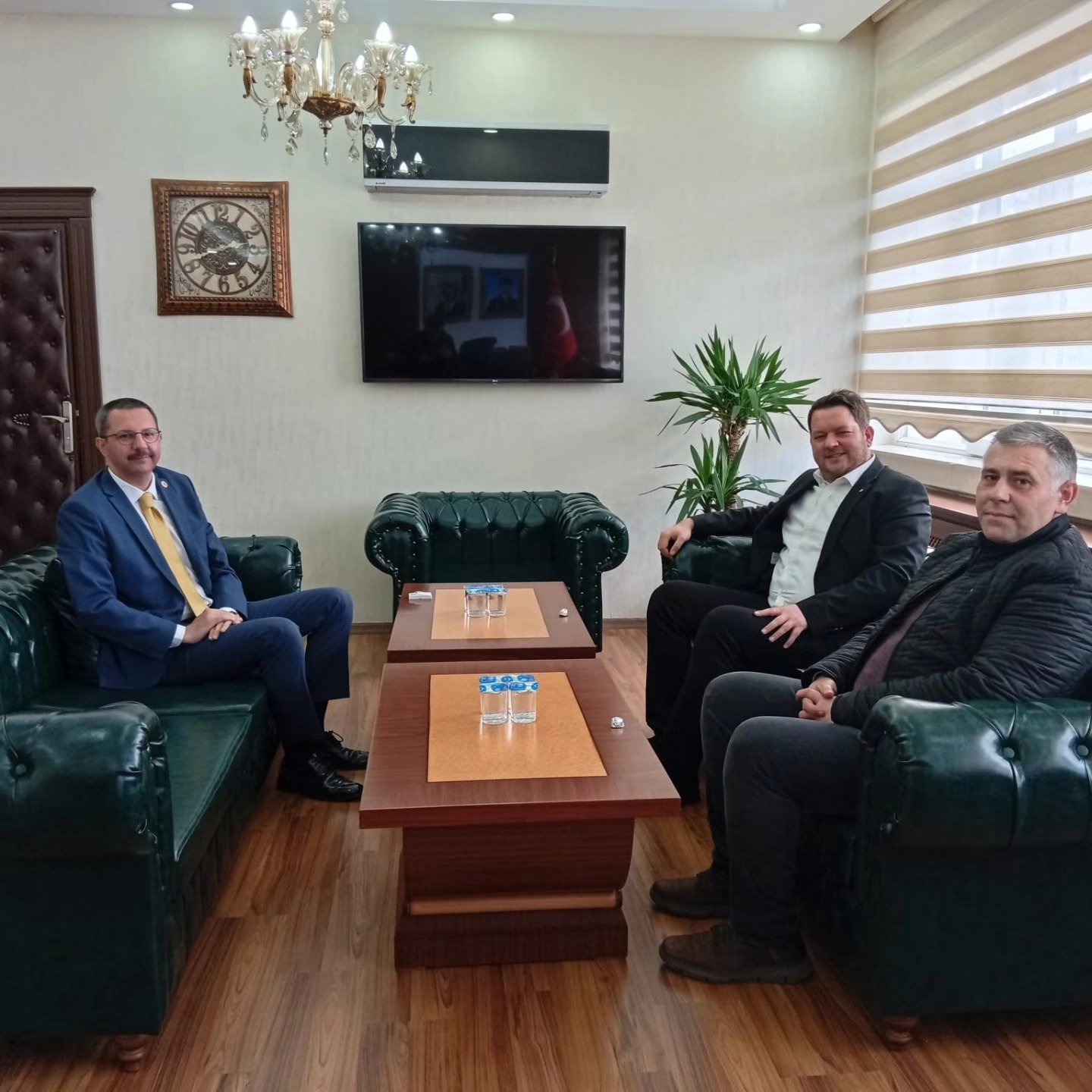 658434732 1429380562562732 6840151622818114032 N