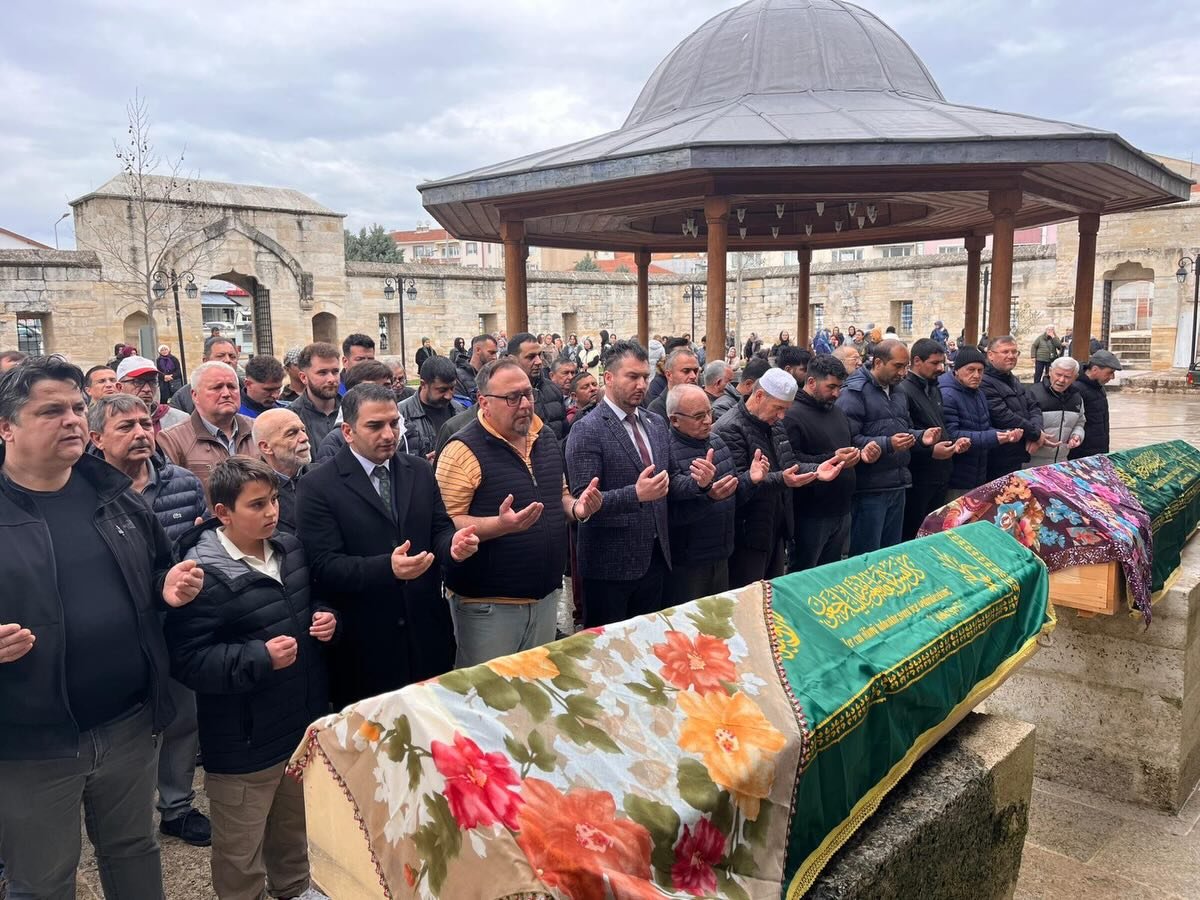 662284619 17958840372109197 2807935531464765696 N