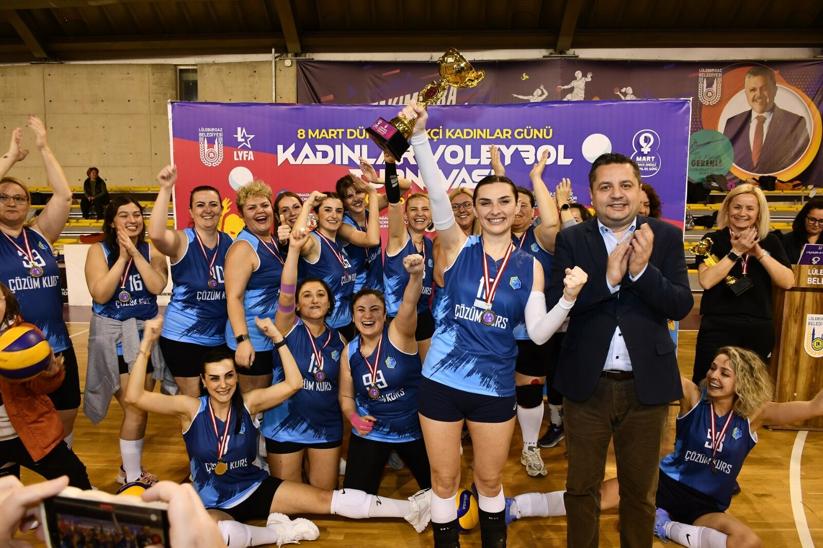 D93240A3 73Ed 46C3 Bf3E 0B284C597753