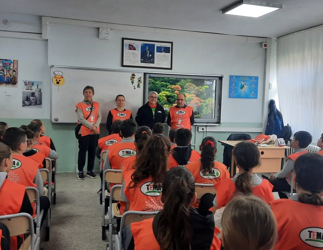 Okulumuzda Tema Vakfı Iş Birliğiyle 5A Ve 6A Sınıfı Öğrencilerimize Orman Ekosistemi Üzerine Far (1)