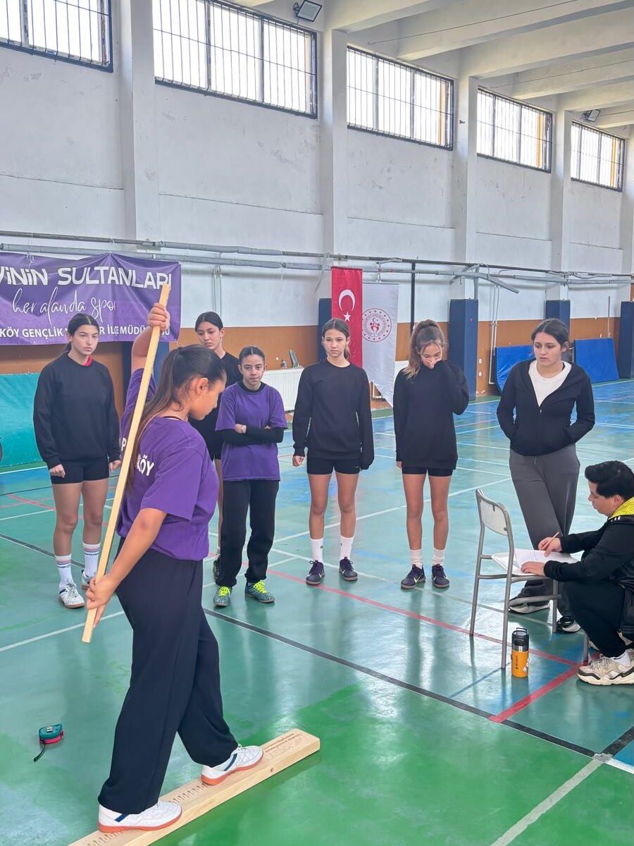 Pehlivanköy Gençlik Ve Spor İlçe Müdürlüğü Olarak Bugün Pehlivanköy Atatürk Ortaokulu Kız Futsal (3)-1
