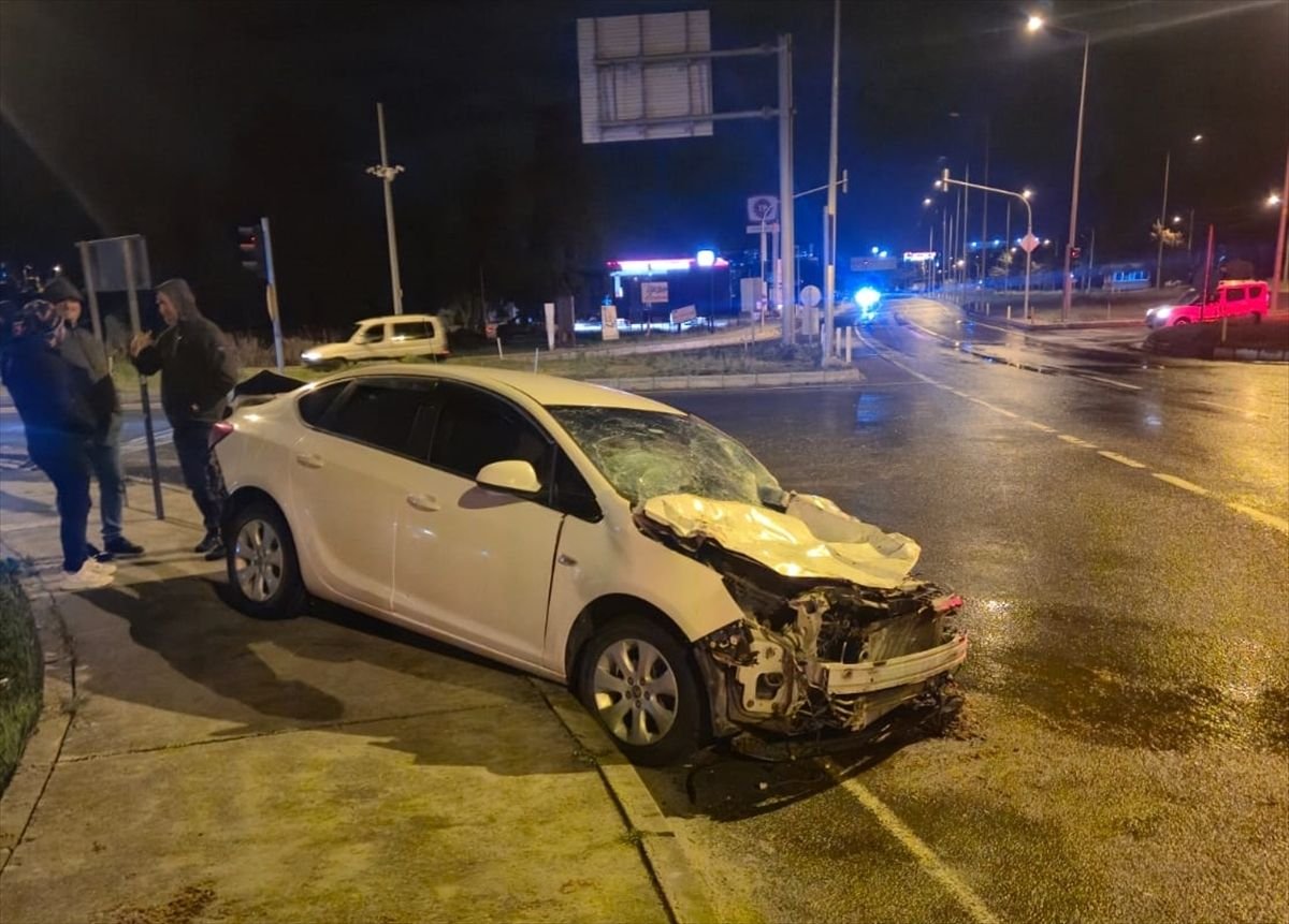 Edirne’de Tır İle Otomobil Çarpıştı