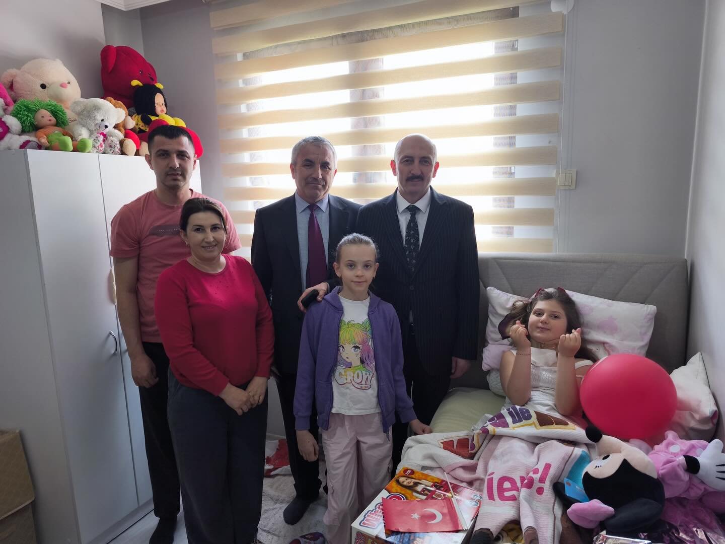 657391424 18093668096141432 7384637977222902913 N