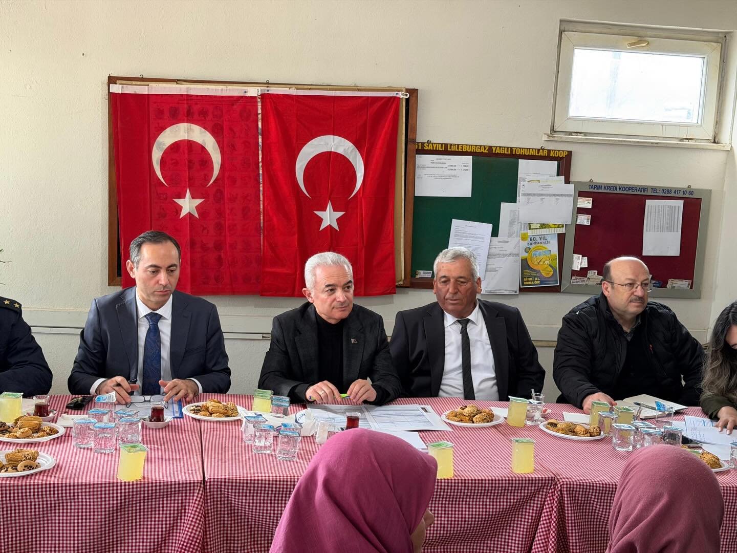 658433022 18195602539357661 6739860999999334277 N