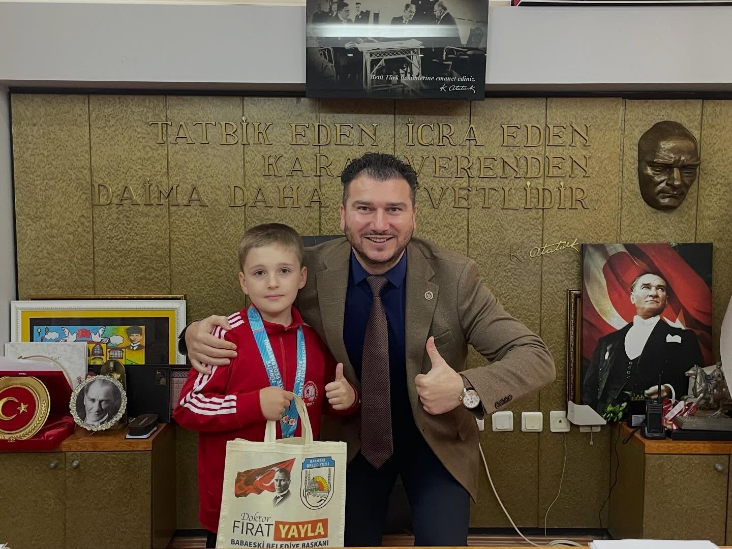 660989732 17960508552109197 3460733148482943474 N