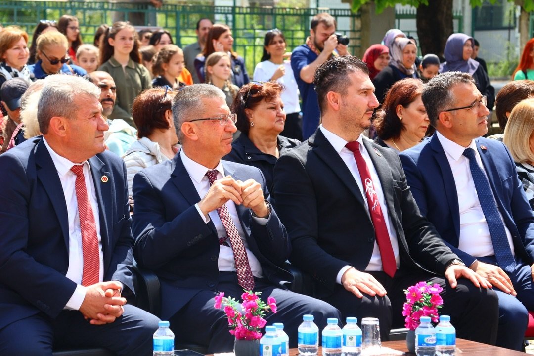 671871649 17964413376109197 3061636605130746489 N