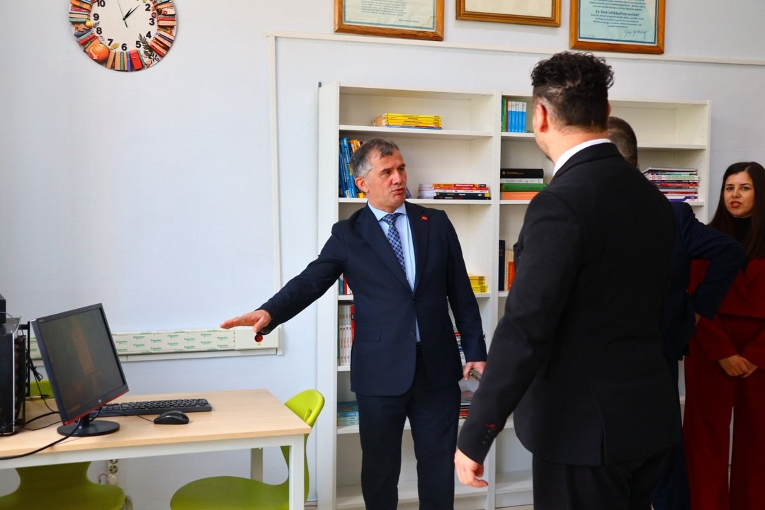 674506957 17964413490109197 3668550475484835501 N