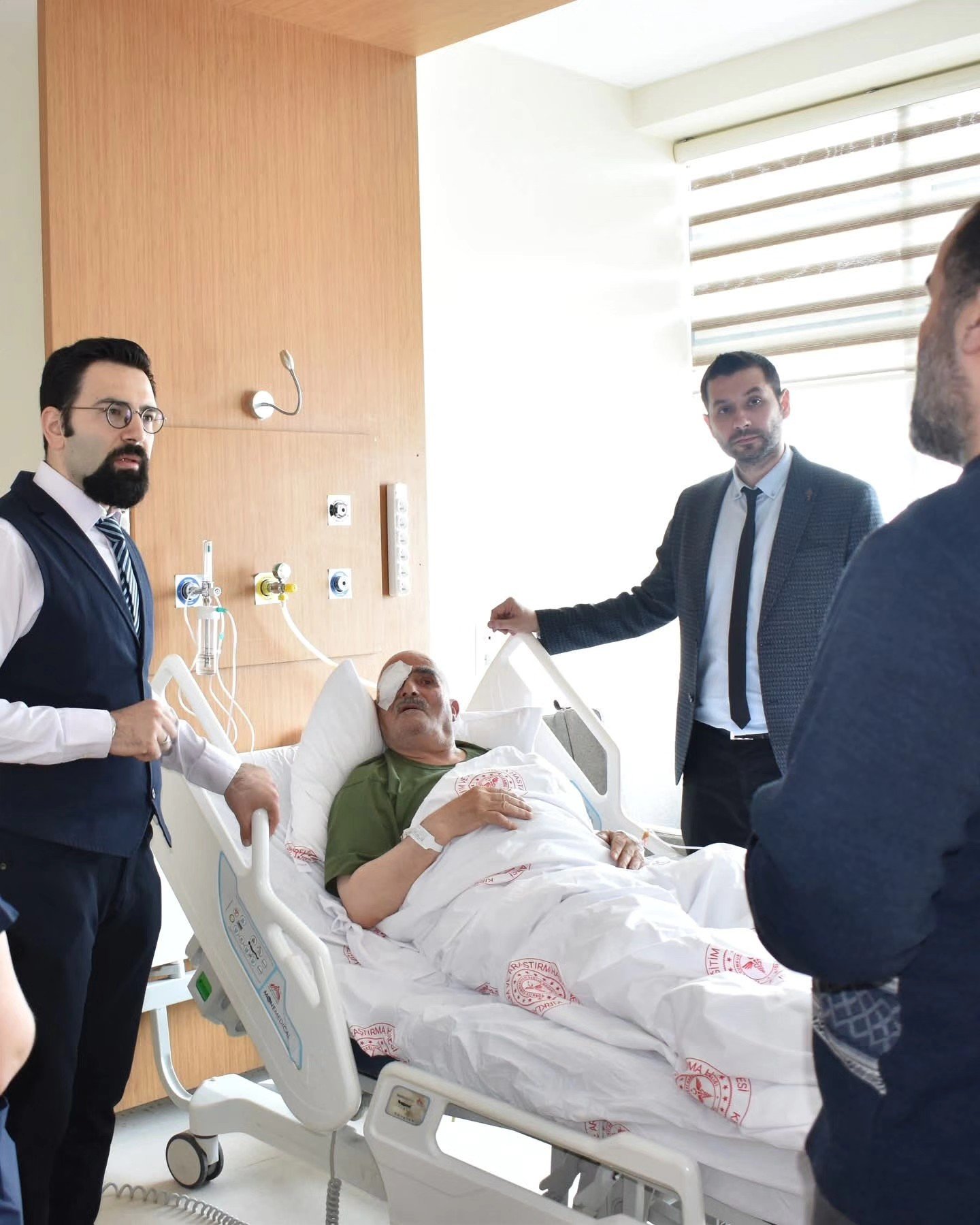 678679384 900756392993459 9184646930353176828 N