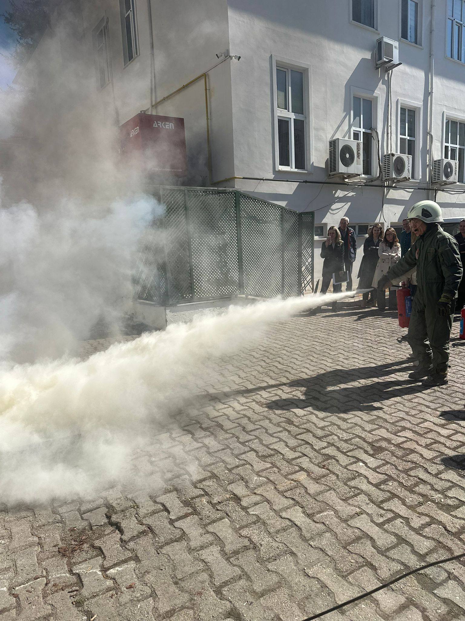 678756346 1395594352611552 2213155931648651250 N