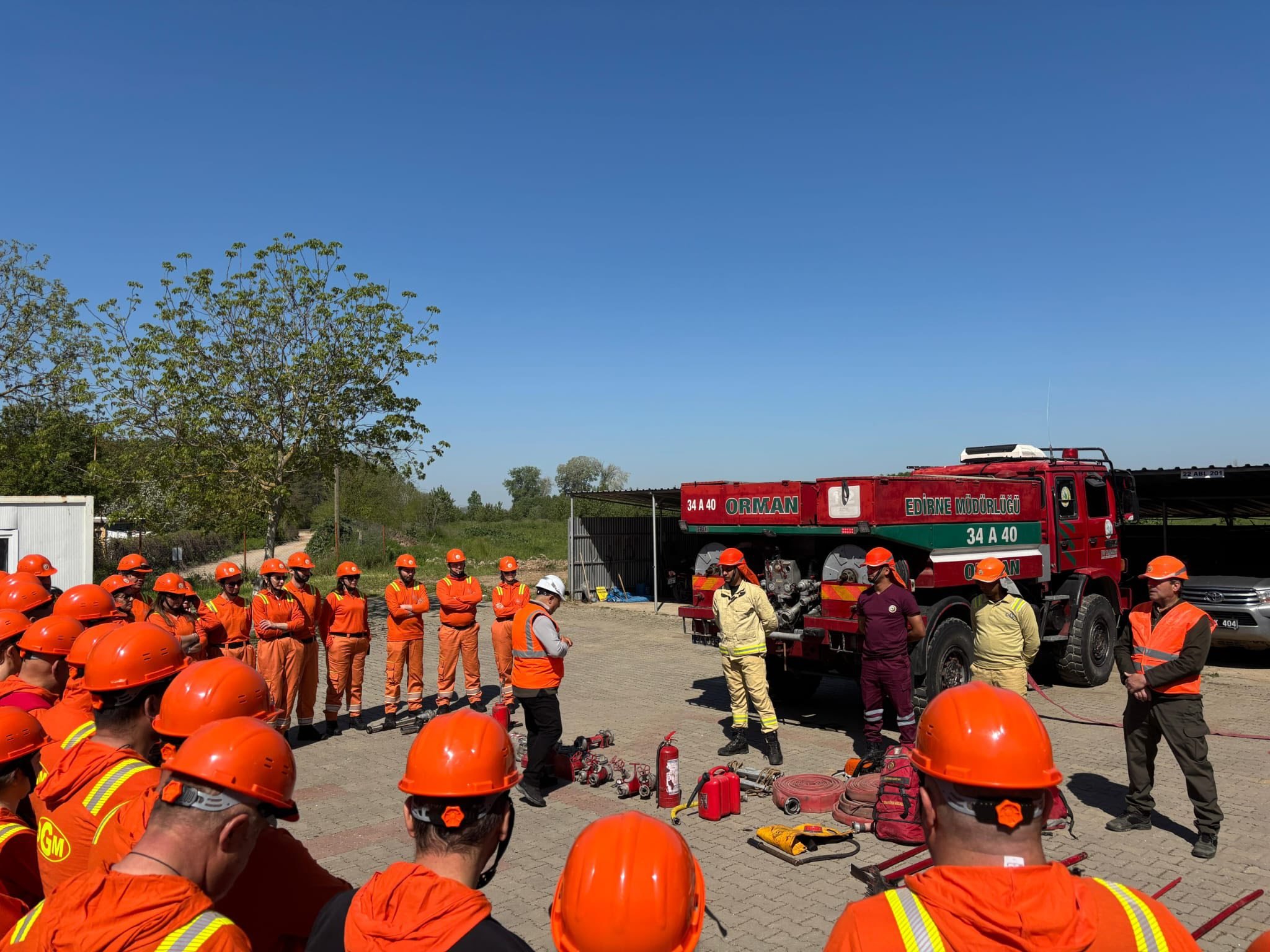 680417922 943093644999878 1985918254169828561 N