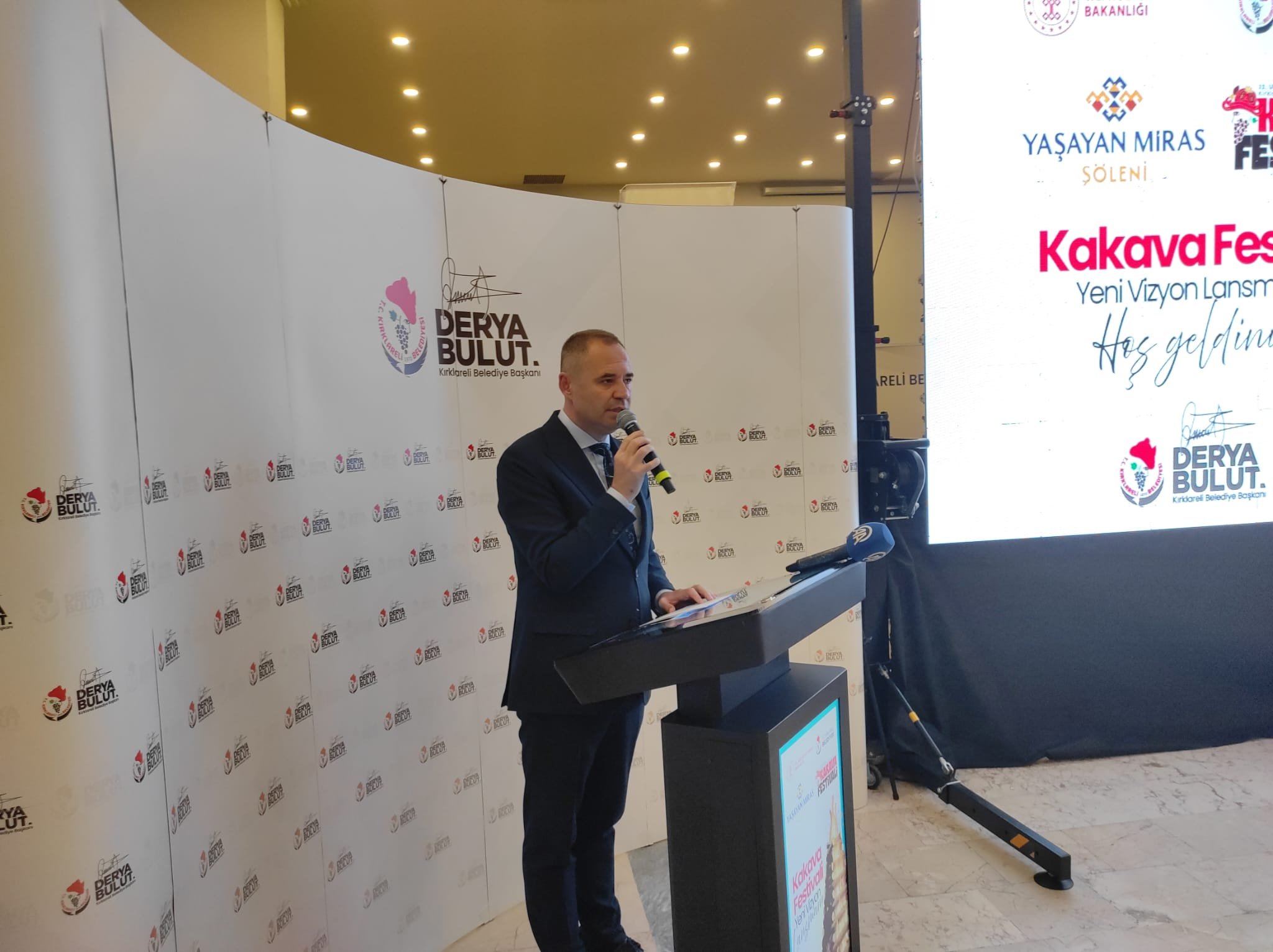 6834999B 6E8D 4705 8C74 Eeb13Daea556