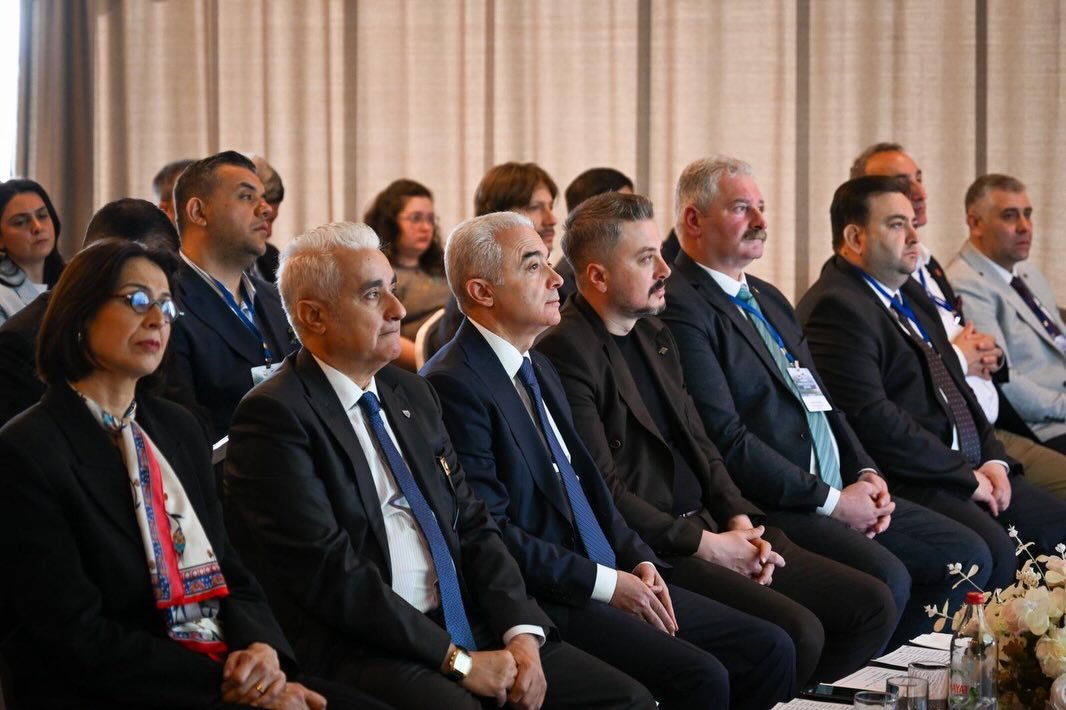 684830368 18198055720357661 8975654237829059277 N